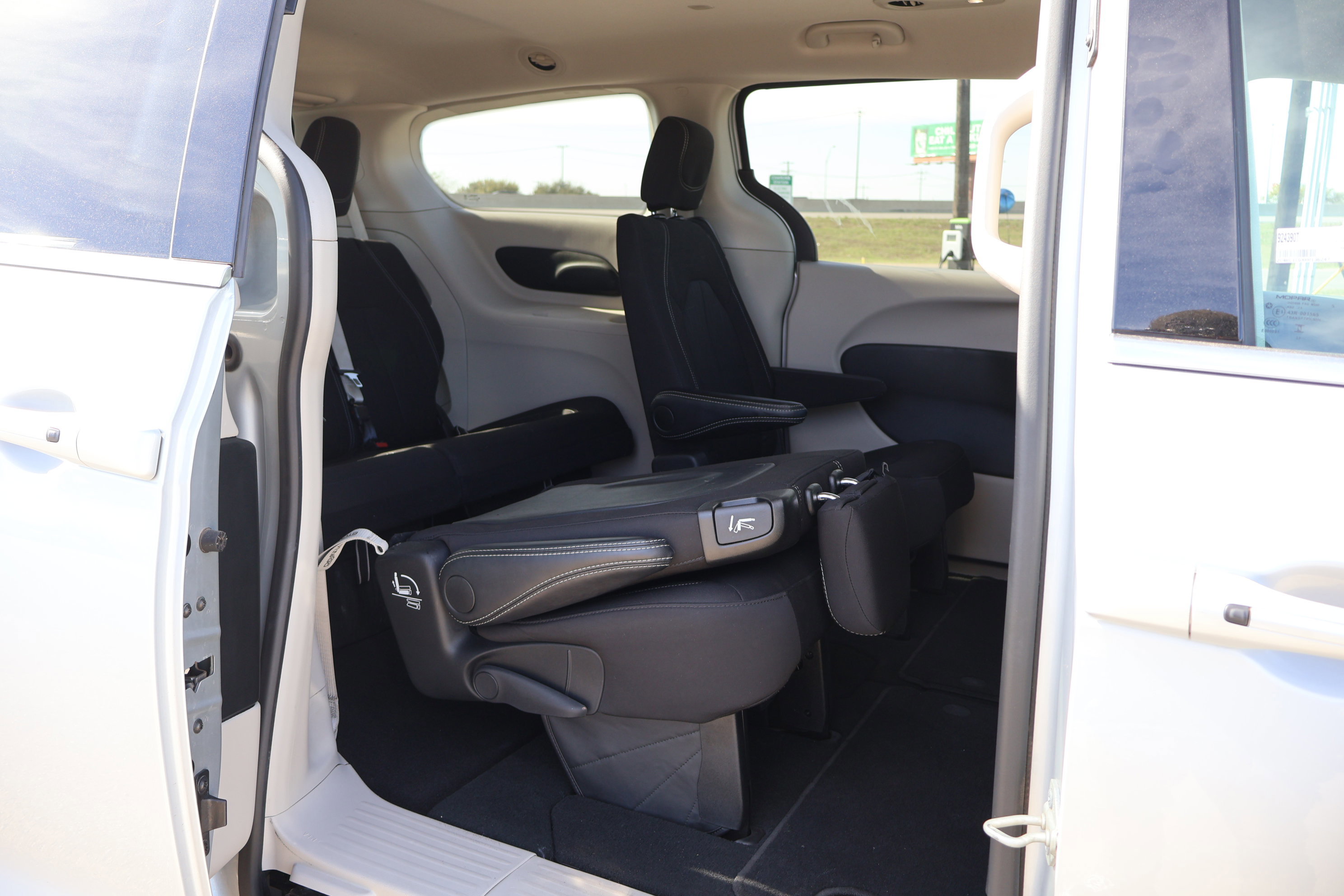 Used 2024 Chrysler Voyager LX image 34