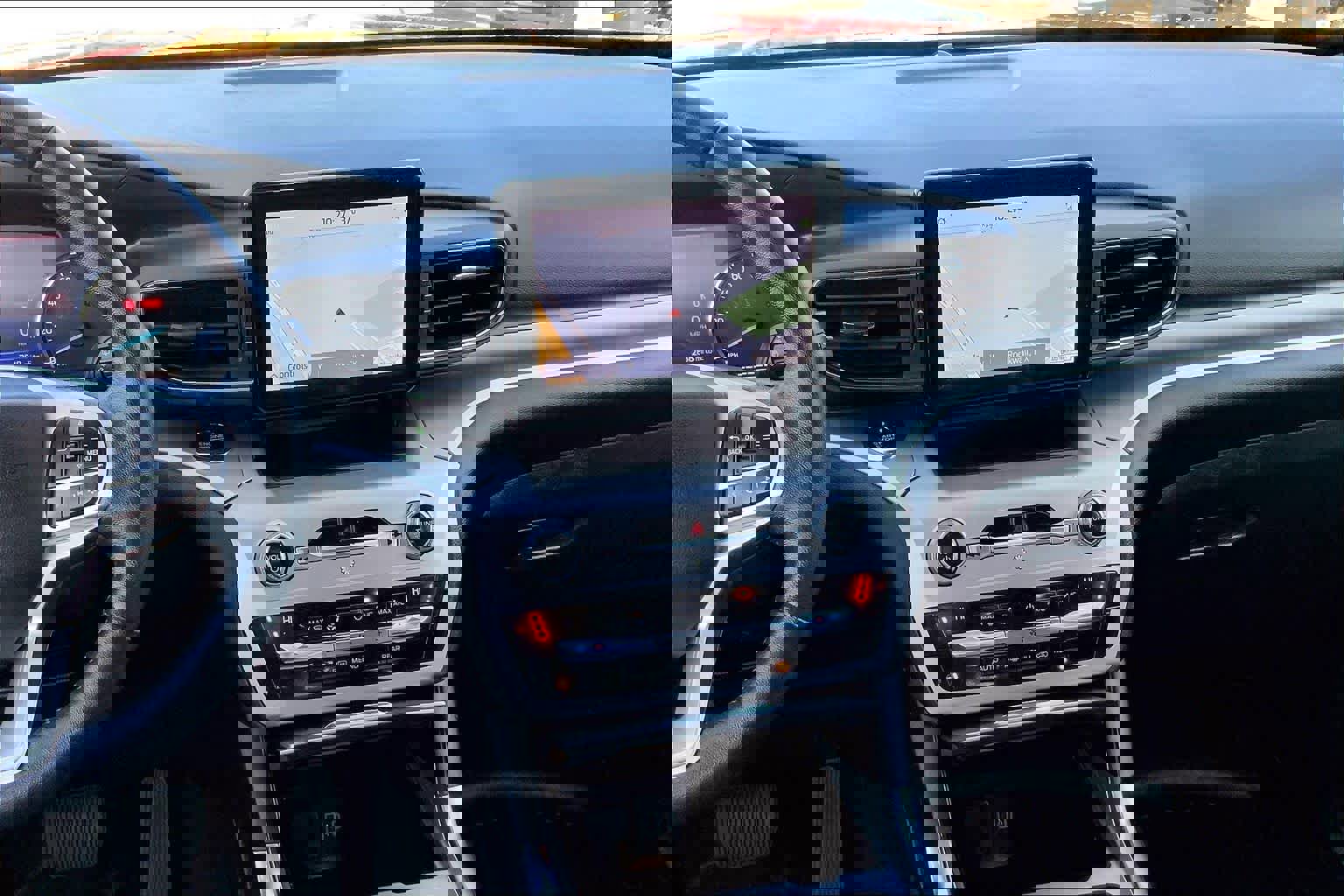 Certified 2021 Ford Explorer XLT w/ Equipment Group 202A image 6