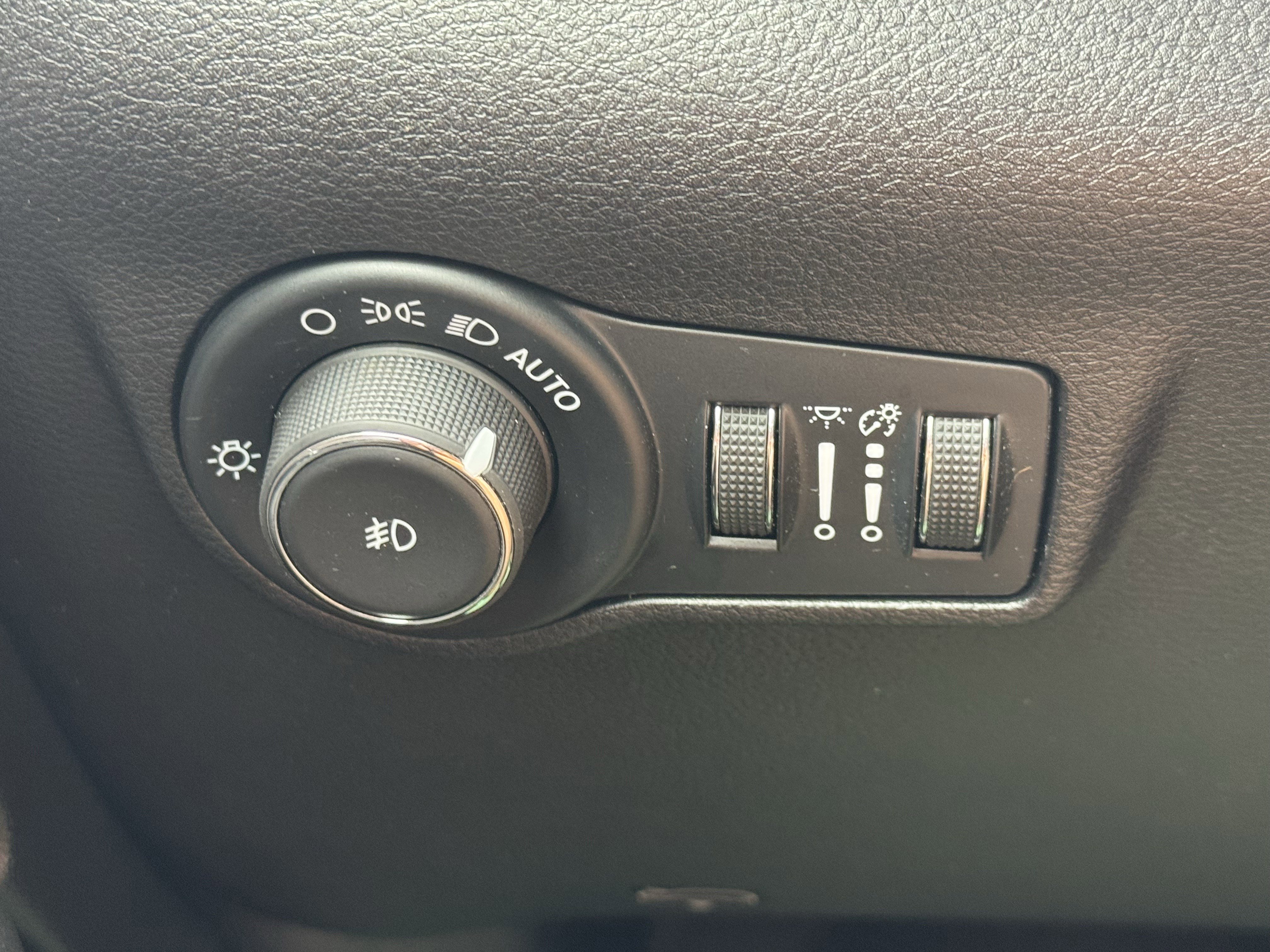 Used 2024 Jeep Compass Limited image 22