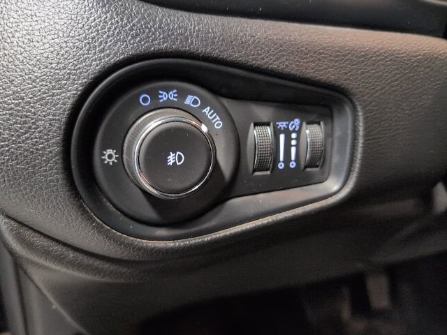 Used 2017 Jeep Renegade Trailhawk image 17