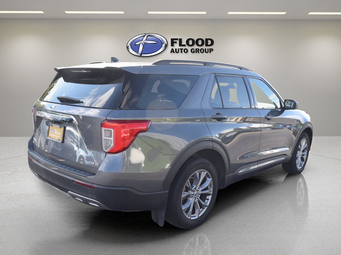 Certified 2022 Ford Explorer XLT w/ Equipment Group 202A AWD/4WD image 4
