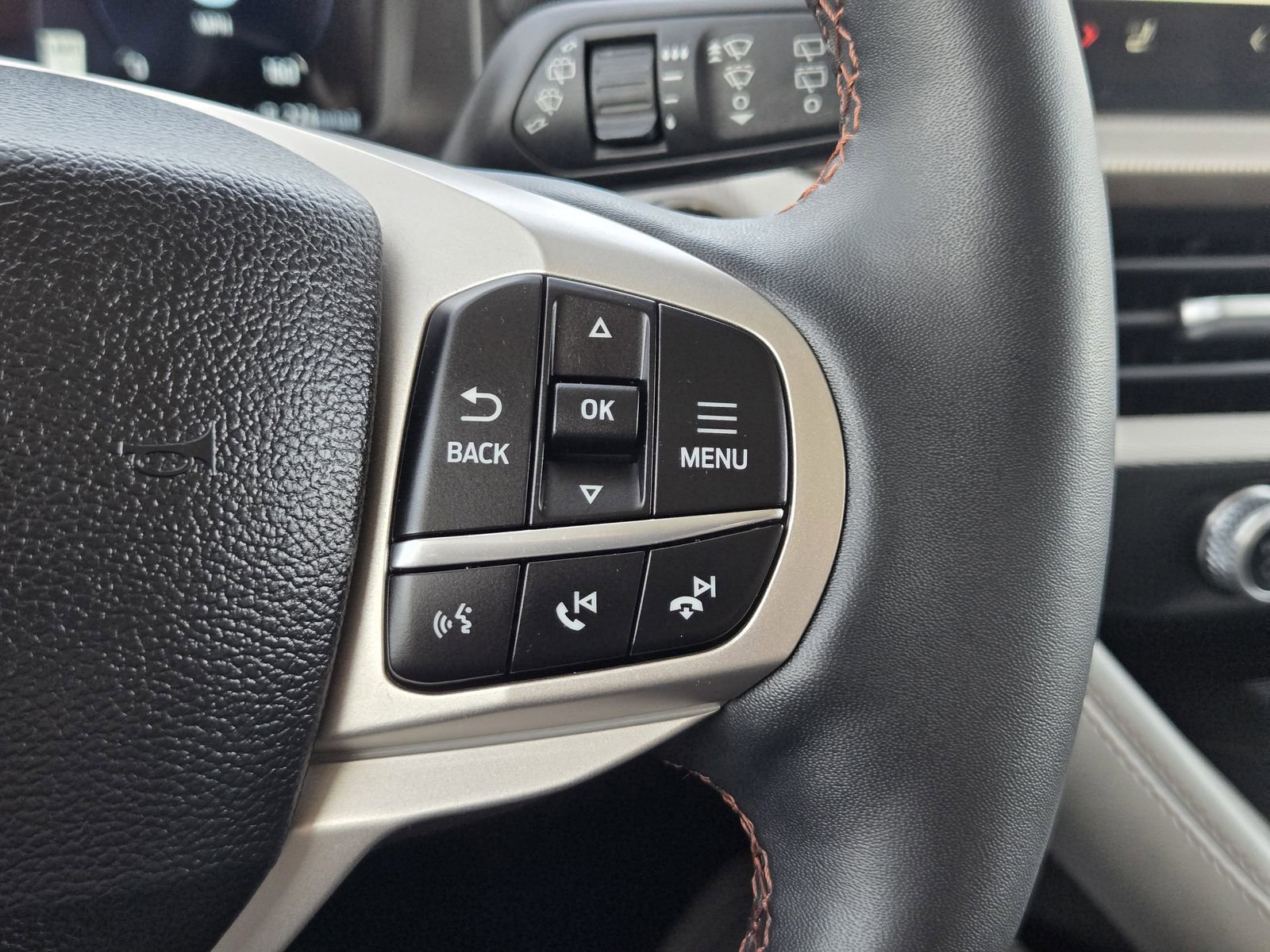 Certified 2025 Ford Explorer Active w/ Active Comfort Package image 29