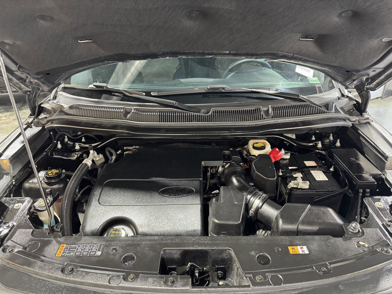 Certified 2017 Ford Explorer XLT w/ Equipment Group 202A FWD image 38