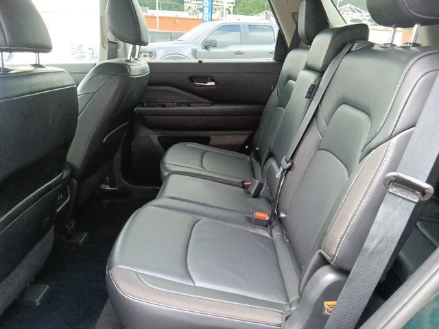Used 2024 Nissan Pathfinder SL AWD/4WD image 27