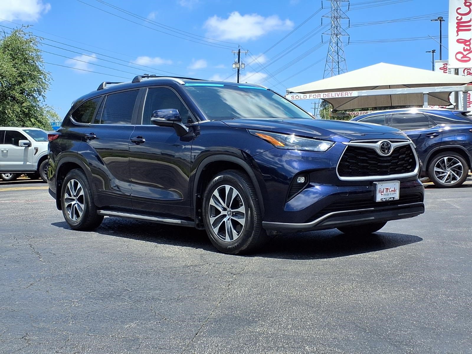 Used 2023 Toyota Highlander XLE FWD image 4