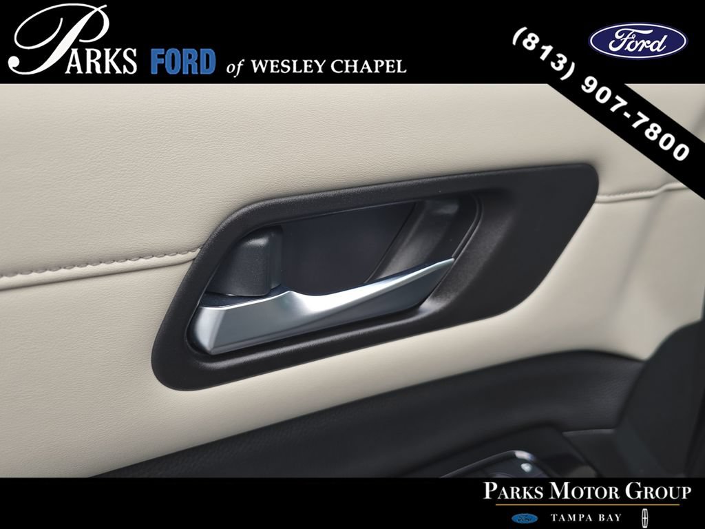 Used 2023 Nissan Pathfinder SL AWD/4WD image 18
