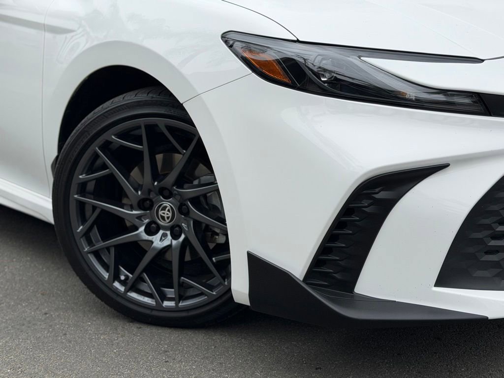 Used 2025 Toyota Camry SE w/ Convenience Package FWD image 4