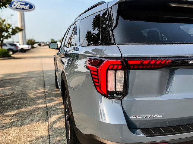 Certified 2025 Ford Explorer Active w/ Active Comfort Package AWD/4WD image 10