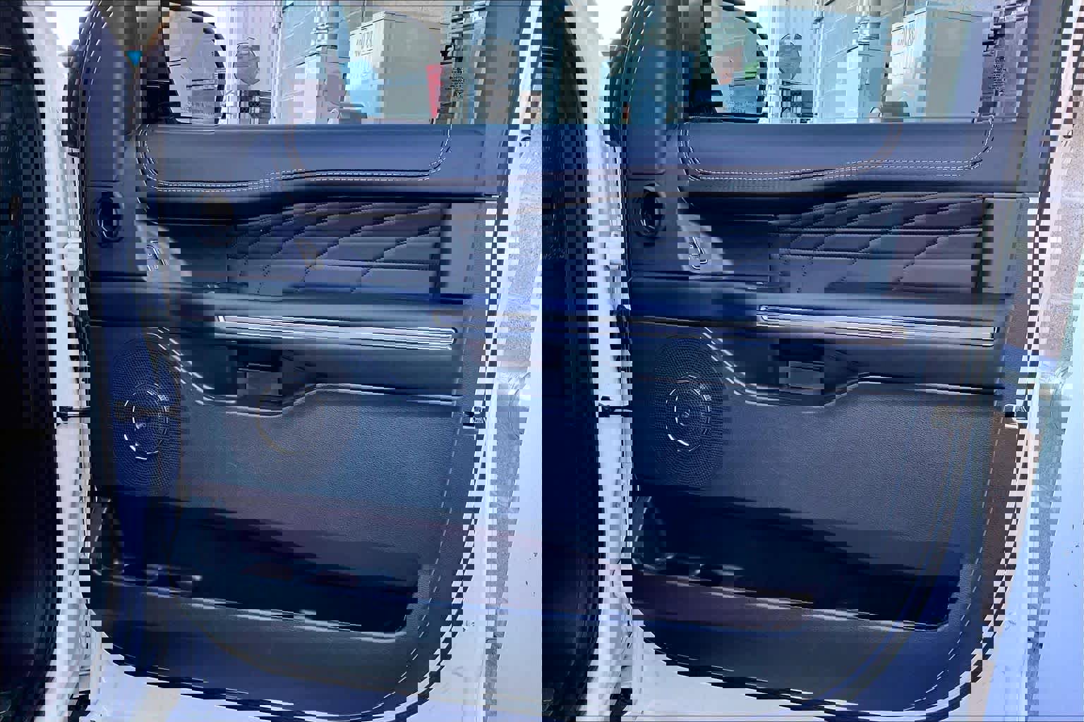 Certified 2023 Ford Expedition Platinum image 23