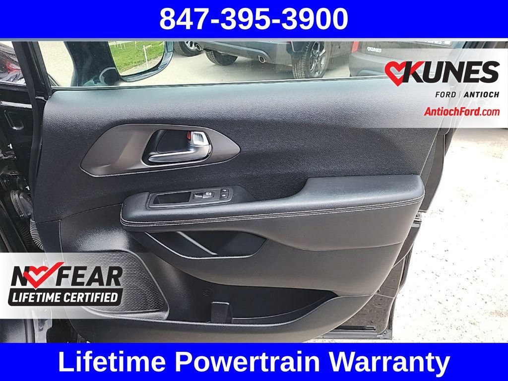Used 2025 Chrysler Pacifica Select FWD image 56