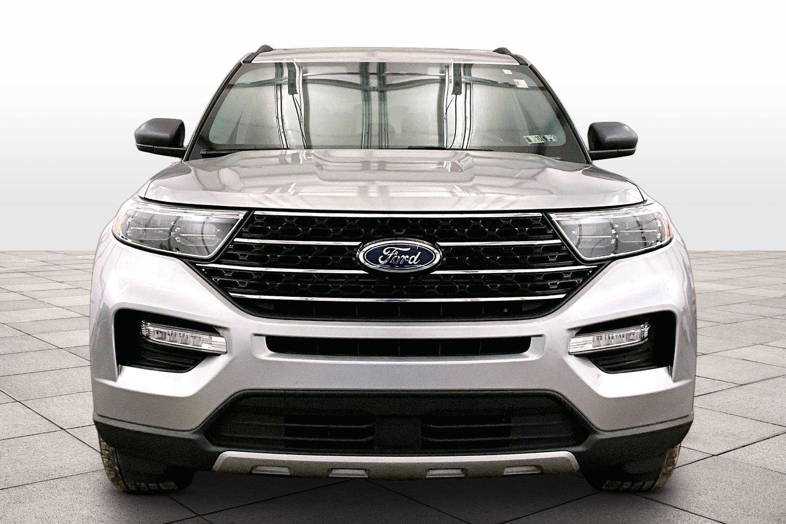 Certified 2021 Ford Explorer XLT w/ Equipment Group 202A image 3