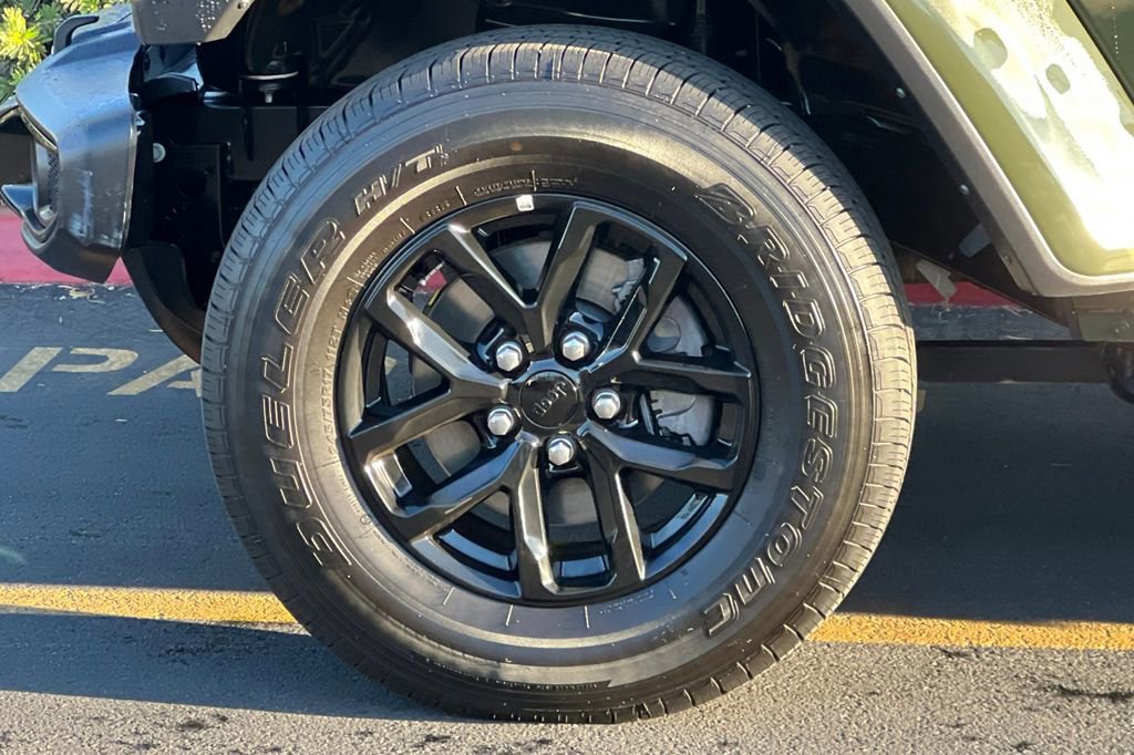 Used 2021 Jeep Gladiator Sport image 29