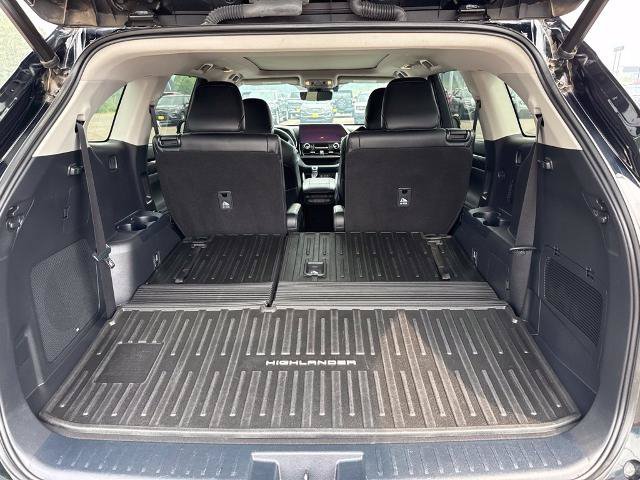 Used 2023 Toyota Highlander Platinum AWD/4WD image 4