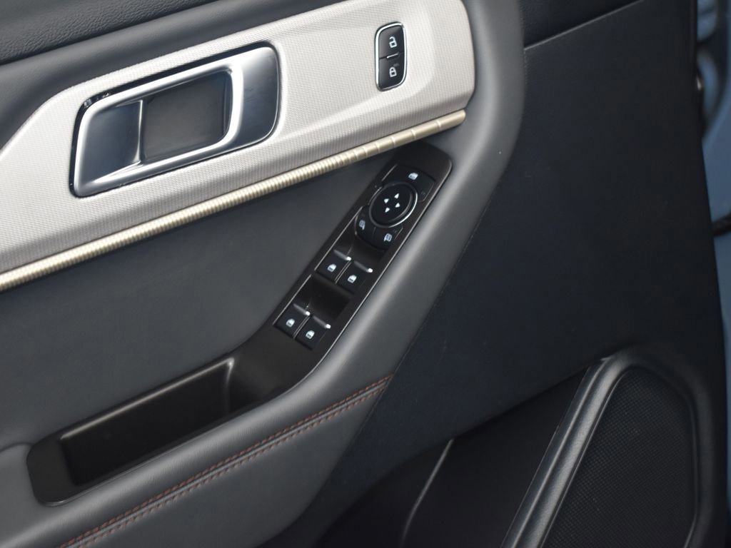 Certified 2025 Ford Explorer Active image 9