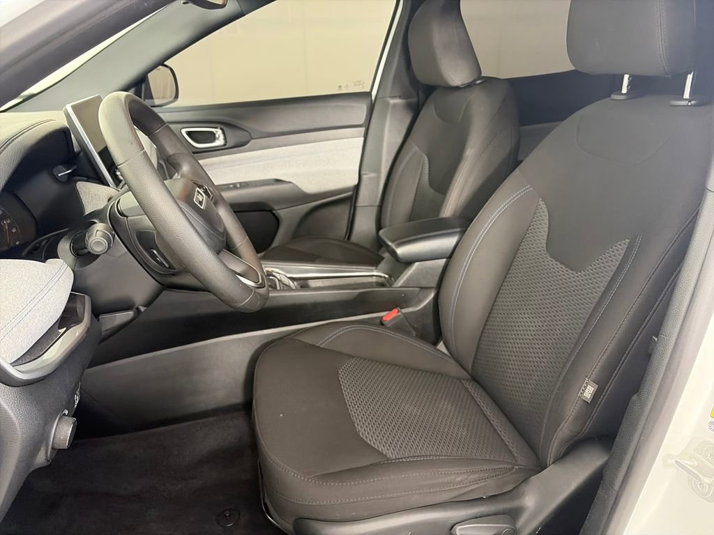 Used 2023 Jeep Compass Sport image 11