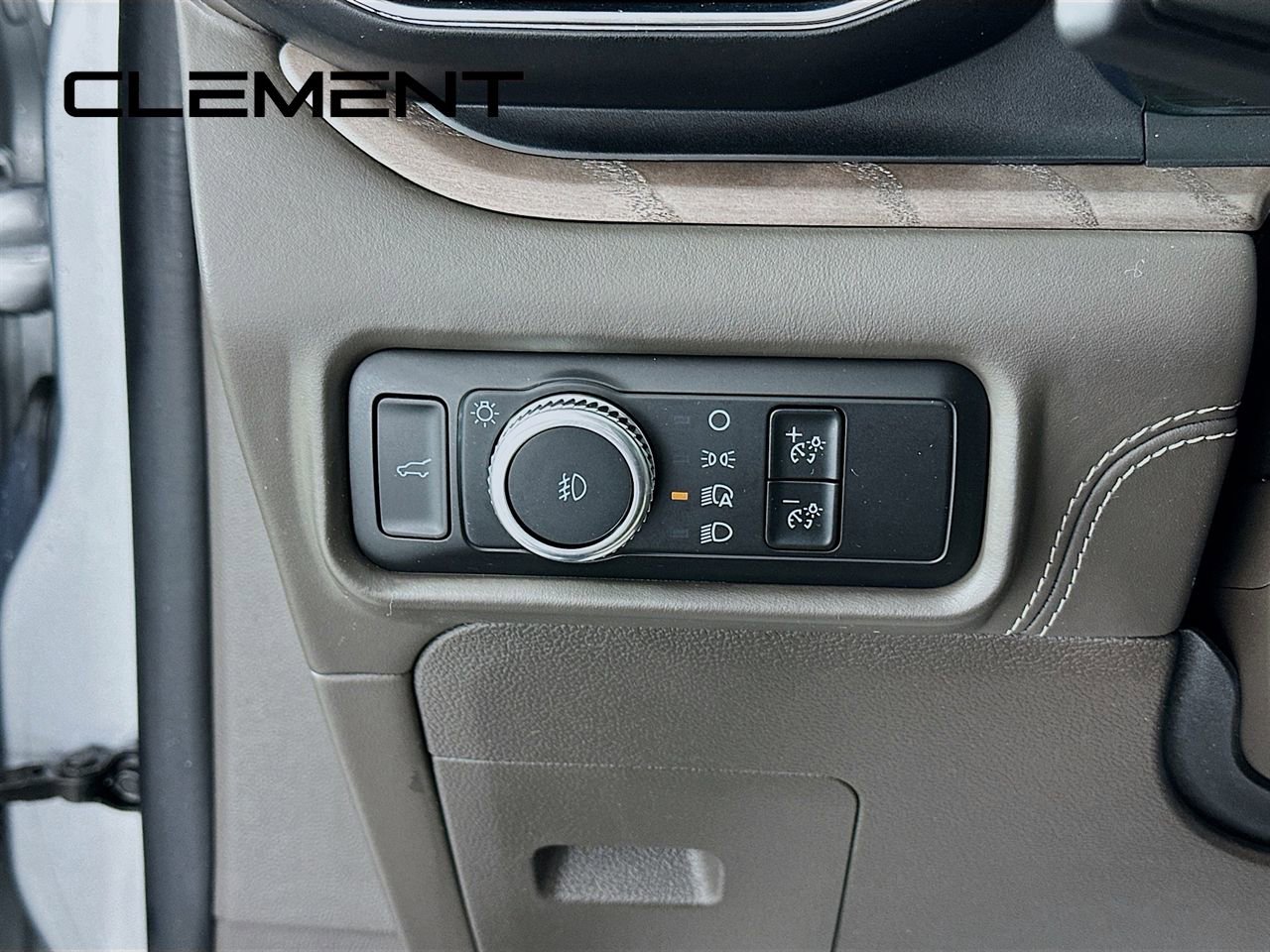 Certified 2021 Ford Explorer Platinum w/ Equipment Group 601A image 14