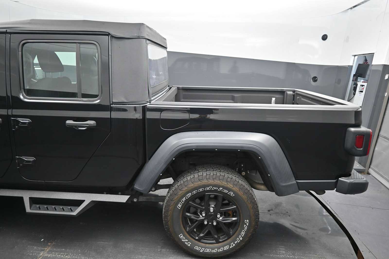 Used 2022 Jeep Gladiator Sport w/ Trailer Tow Package AWD/4WD image 16