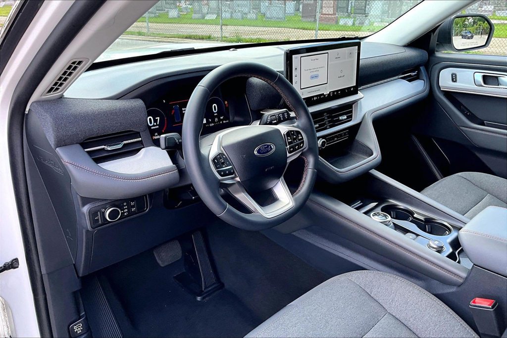 Certified 2025 Ford Explorer Active AWD/4WD image 13
