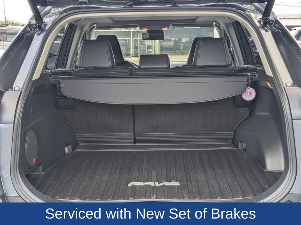 Used 2019 Toyota RAV4 Limited image 14