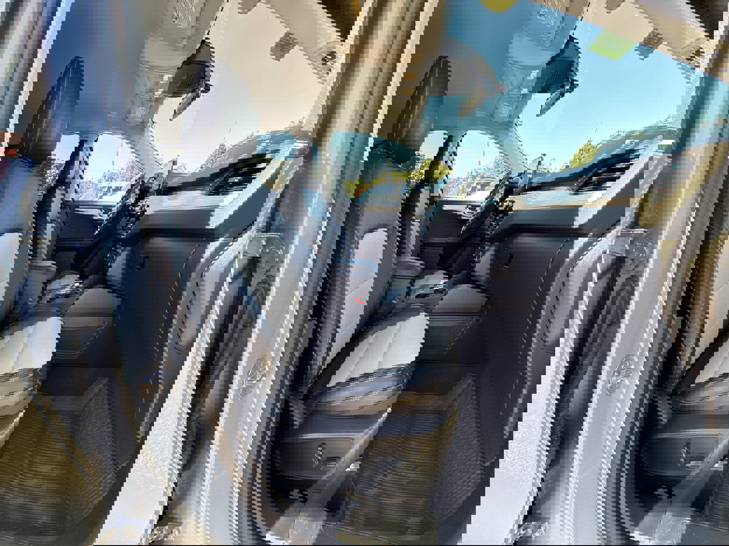 Certified 2022 Ford Escape Titanium w/ Titanium Elite Package image 12