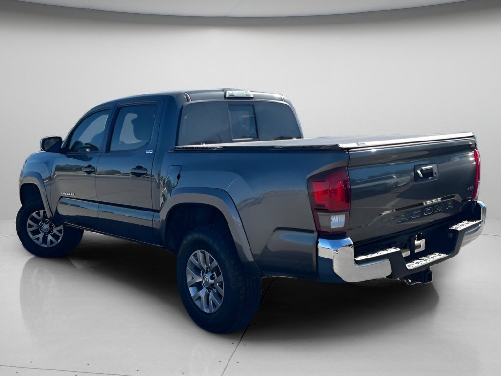 Used 2018 Toyota Tacoma SR5 RWD image 11