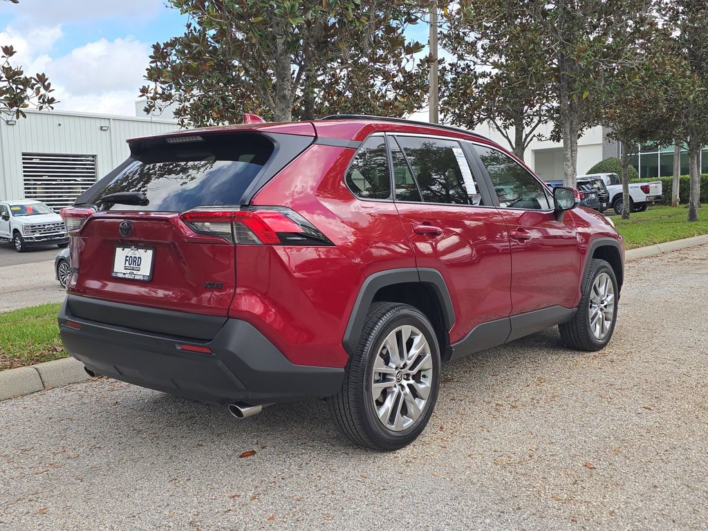 Used 2023 Toyota RAV4 XLE Premium image 4