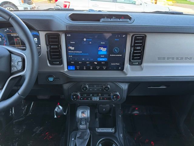 Certified 2025 Ford Bronco Outer Banks AWD/4WD image 2