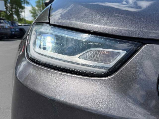 Used 2023 Chrysler Pacifica Touring-L FWD image 3