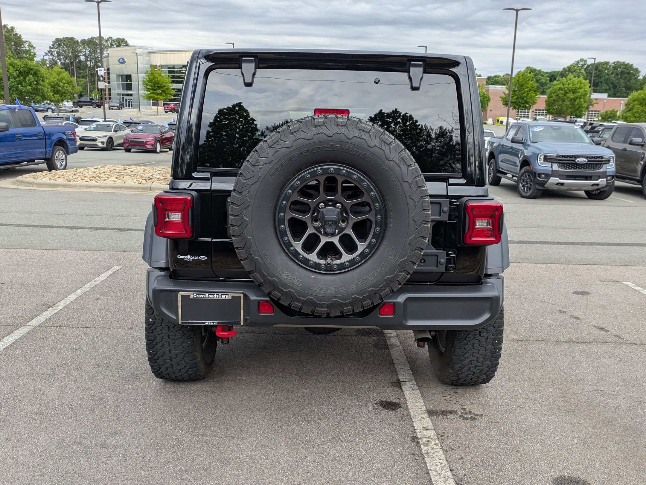 Used 2023 Jeep Wrangler Unlimited Rubicon w/ Xtreme 35 Tire Package AWD/4WD image 5