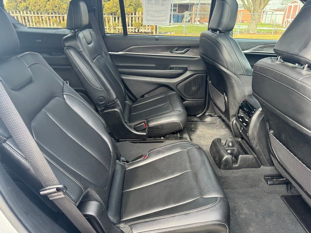 Used 2024 Jeep Grand Cherokee L Limited w/ Luxury Tech Group II image 37