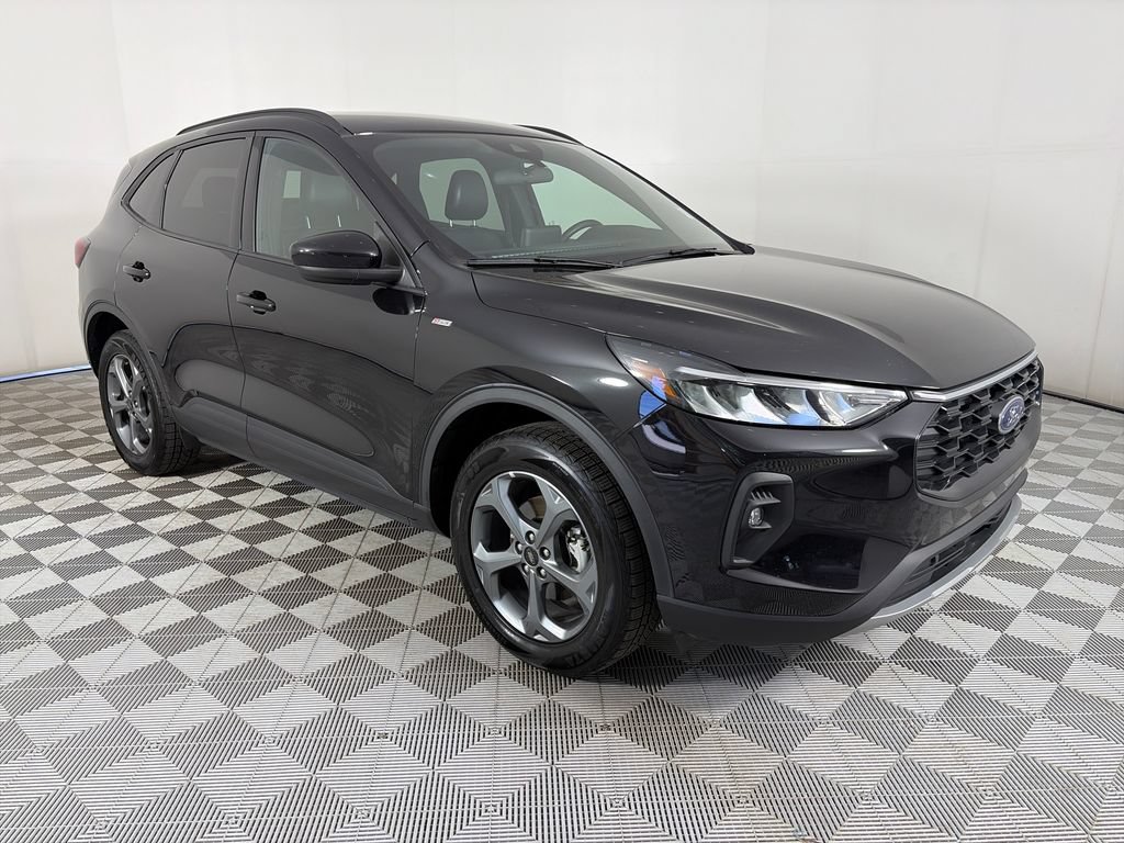 Certified 2025 Ford Escape ST-Line Select AWD/4WD image 1