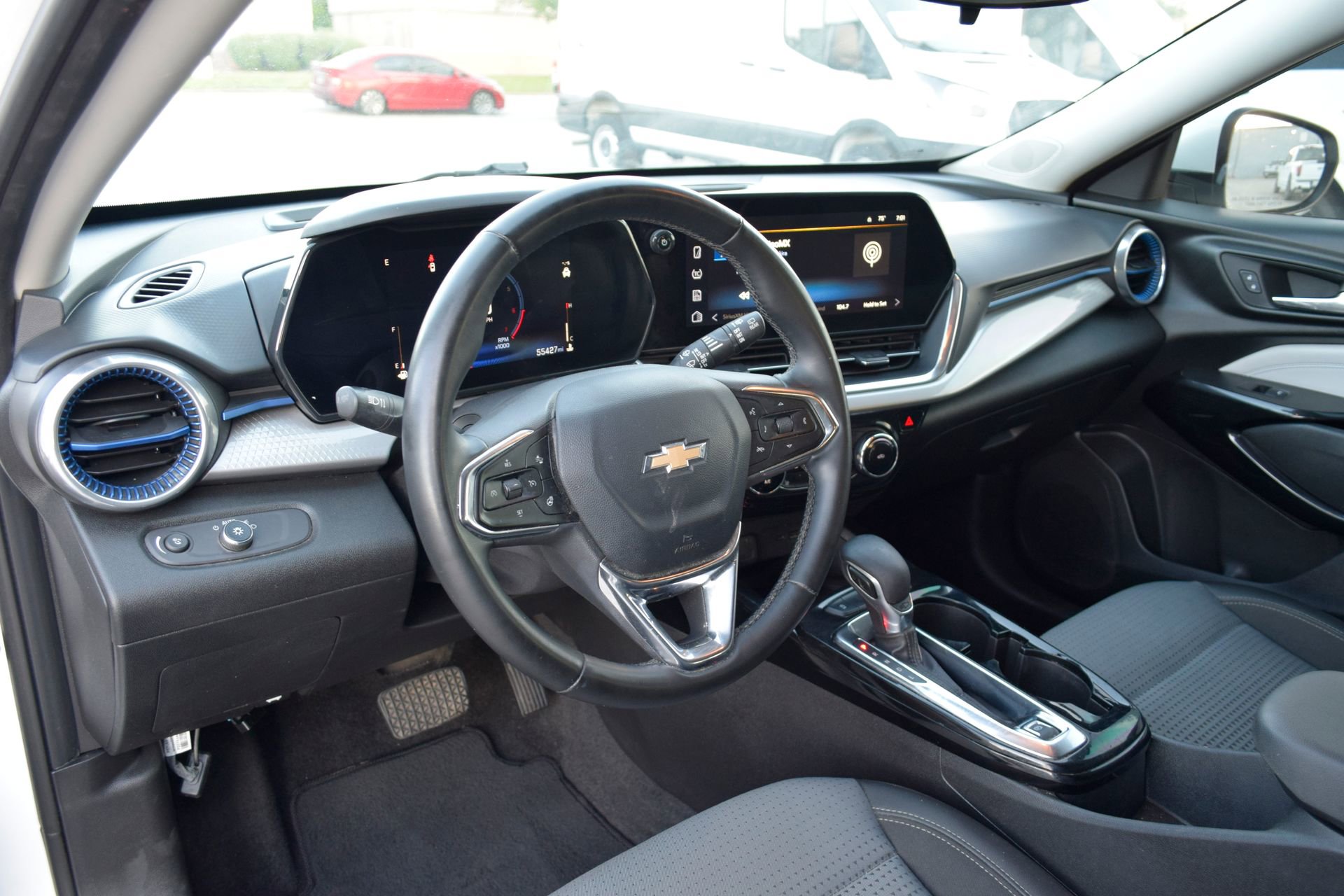 Used 2024 Chevrolet Trax LT w/ Sunroof Package image 17