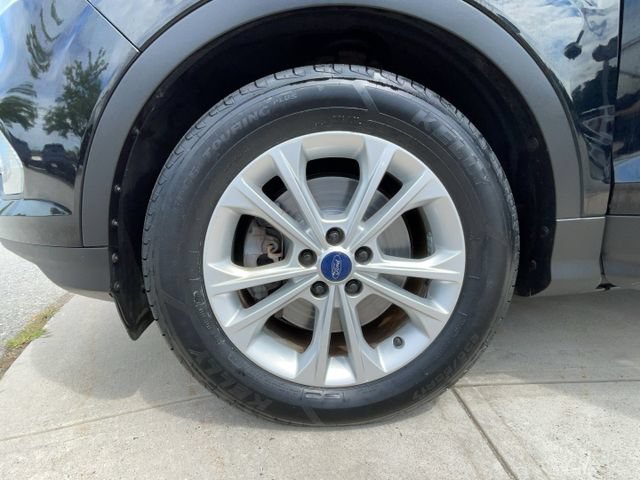 Certified 2017 Ford Escape SE w/ SE Cold Weather Package AWD/4WD image 9