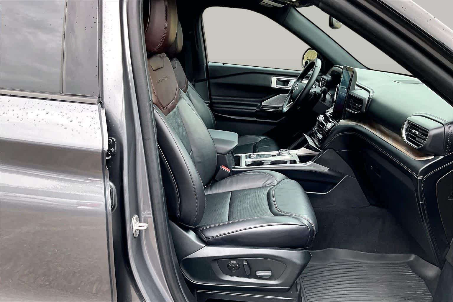 Certified 2021 Ford Explorer Platinum w/ Equipment Group 601A AWD/4WD image 9