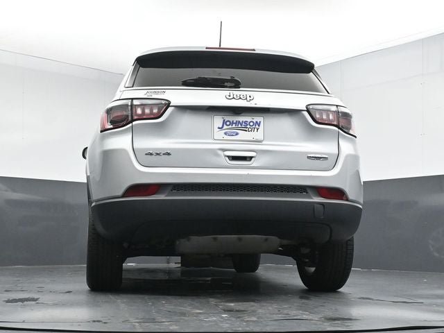 Used 2024 Jeep Compass Latitude AWD/4WD image 32