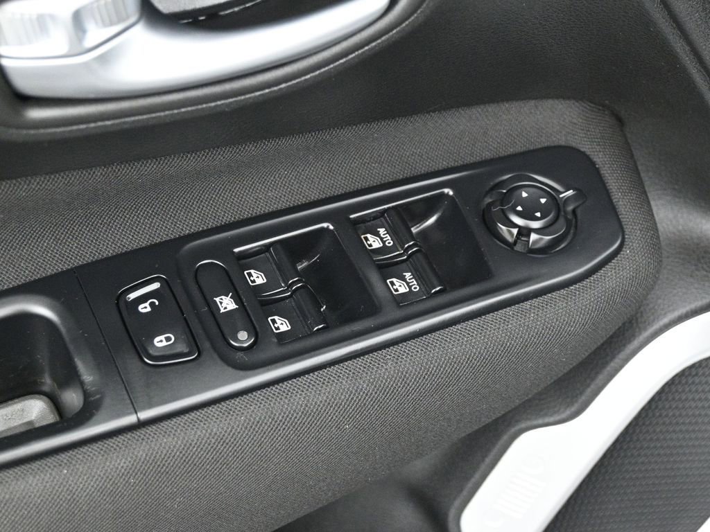 Used 2019 Jeep Renegade Latitude image 37