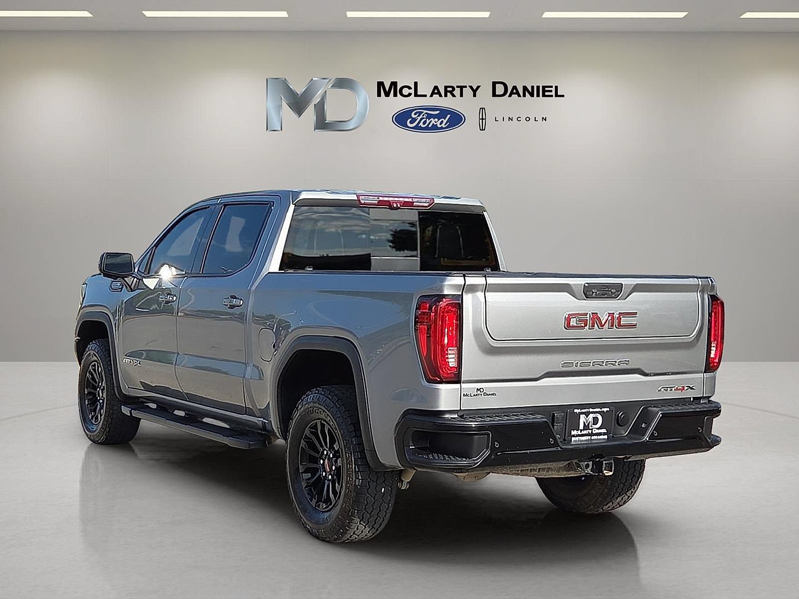 Used 2023 GMC Sierra 1500 AT4X AWD/4WD image 4