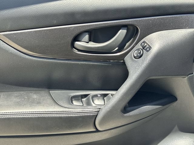 Used 2019 Nissan Rogue S FWD image 13