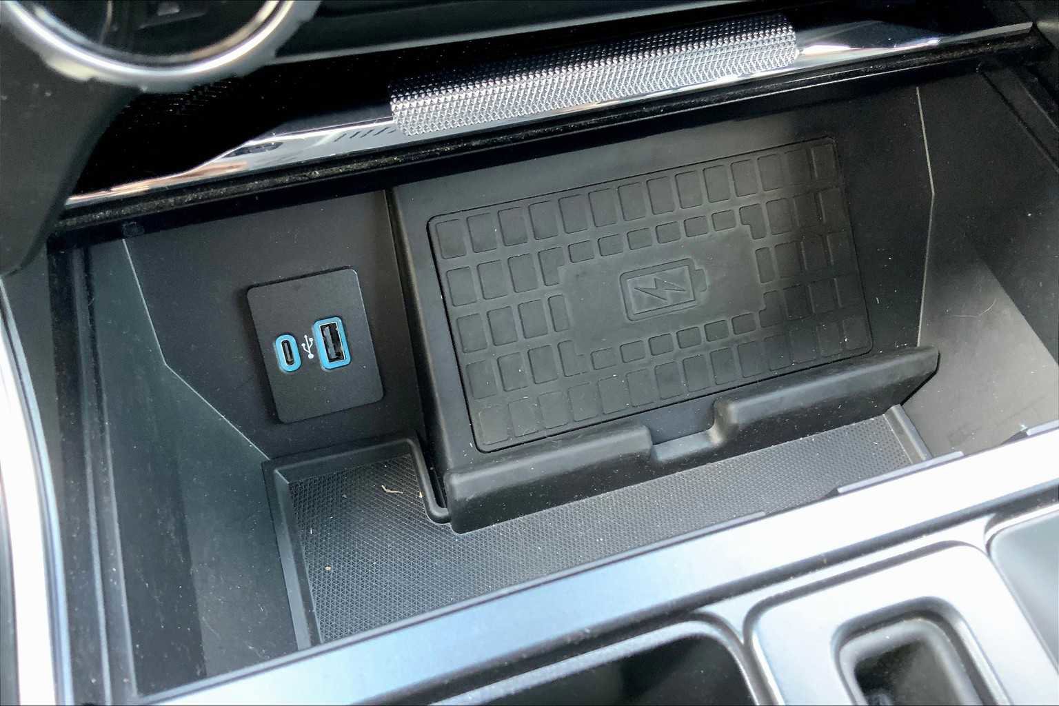 Certified 2022 Ford F150 Raptor w/ Equipment Group 801A High image 33