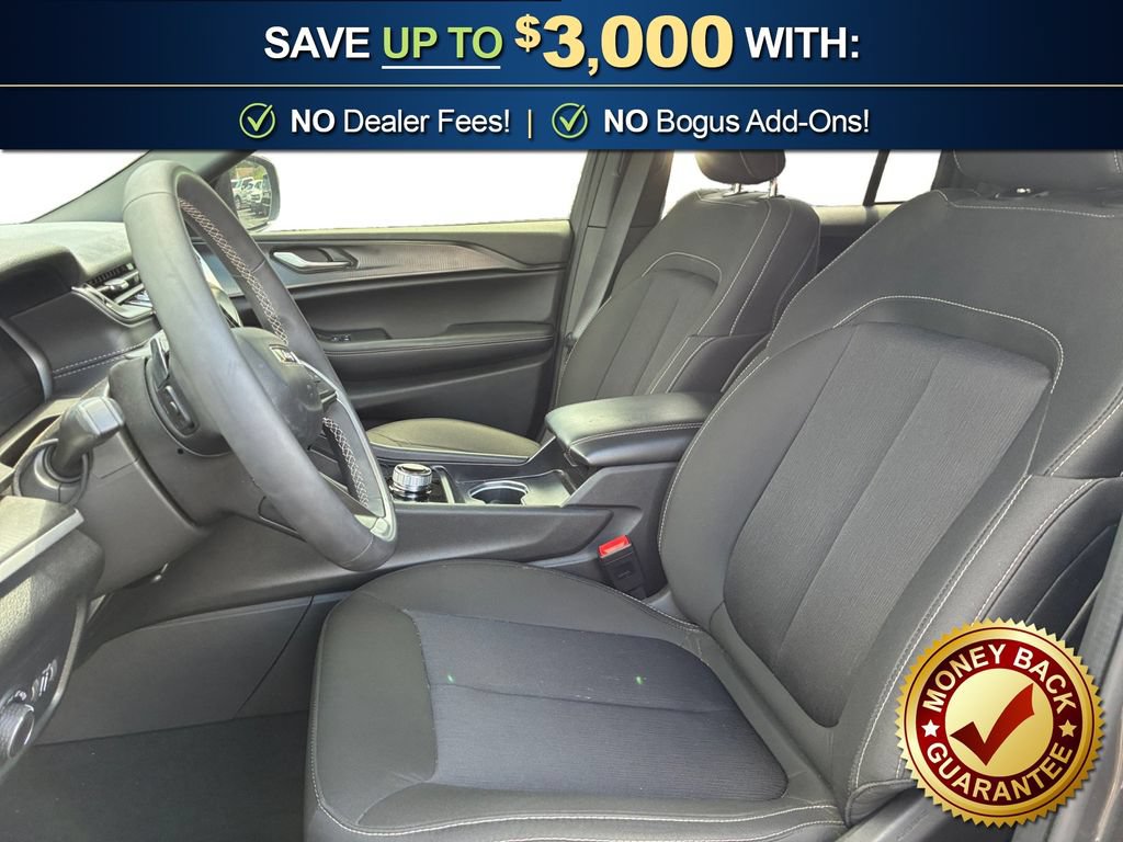 Used 2025 Jeep Grand Cherokee Laredo X AWD/4WD image 11