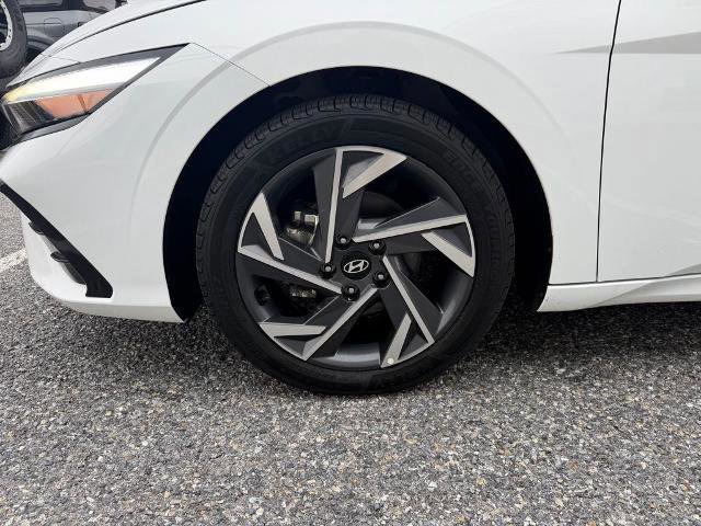 Used 2025 Hyundai Elantra SEL image 23