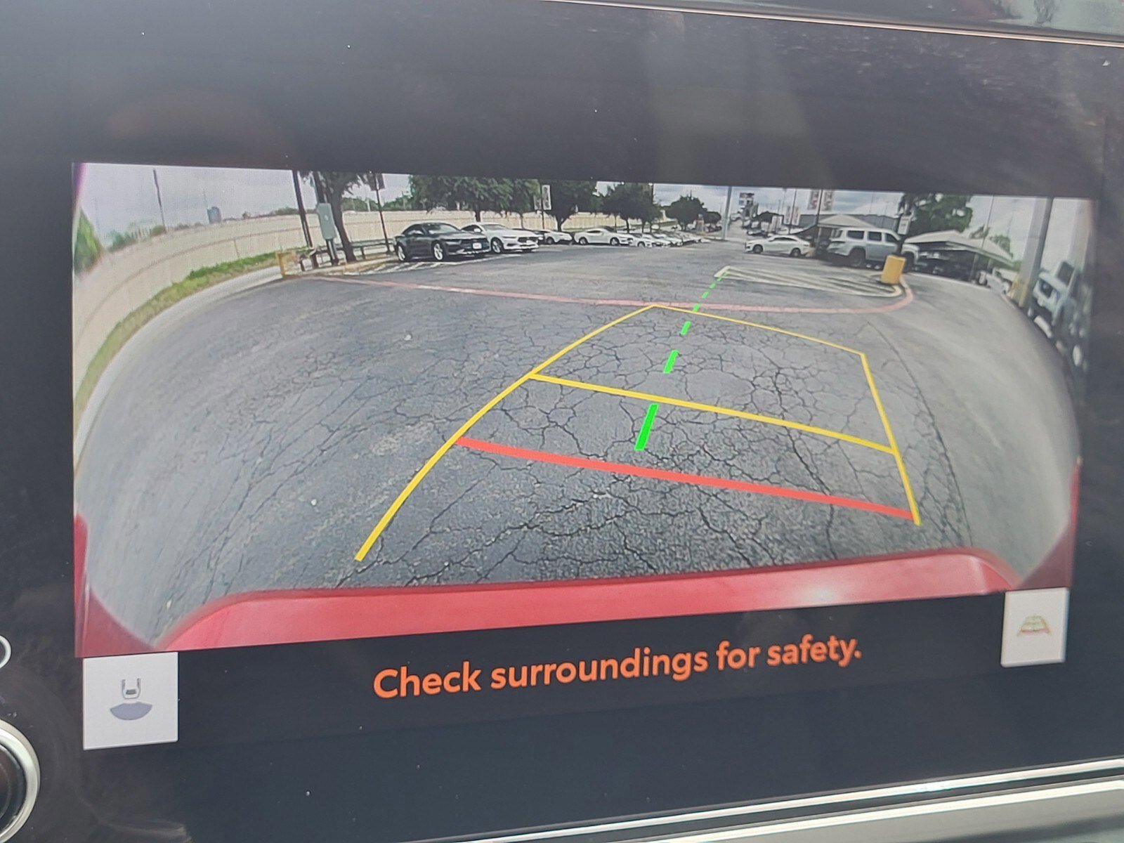 Used 2025 Toyota Camry SE w/ Convenience Package image 21