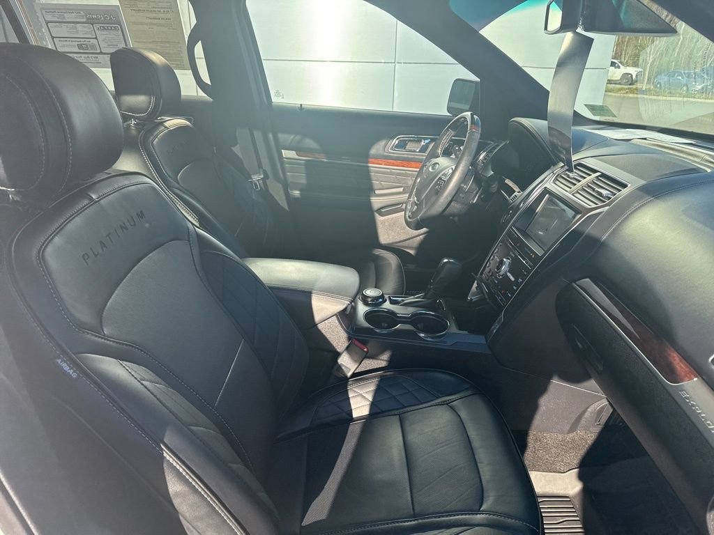 Certified 2017 Ford Explorer Platinum image 34