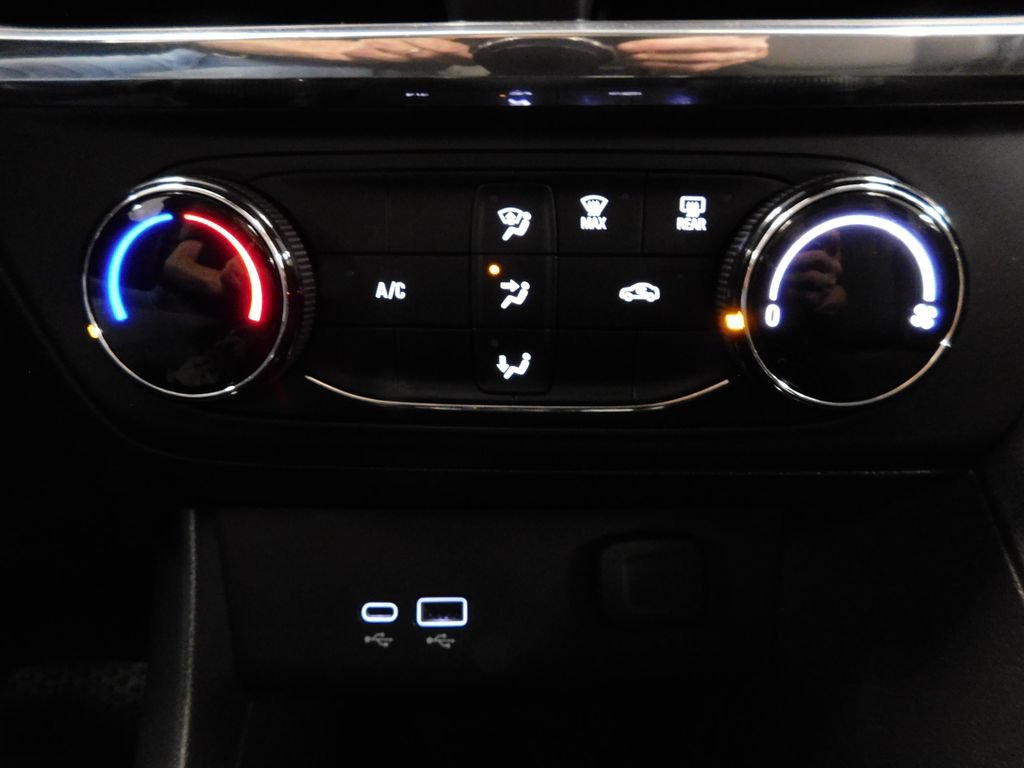 Used 2025 Buick Encore GX Preferred FWD image 28