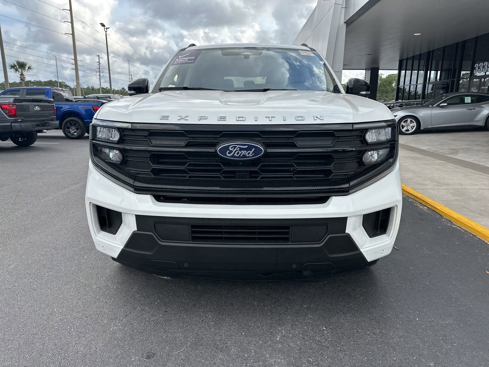 Certified 2025 Ford Expedition Active AWD/4WD image 9