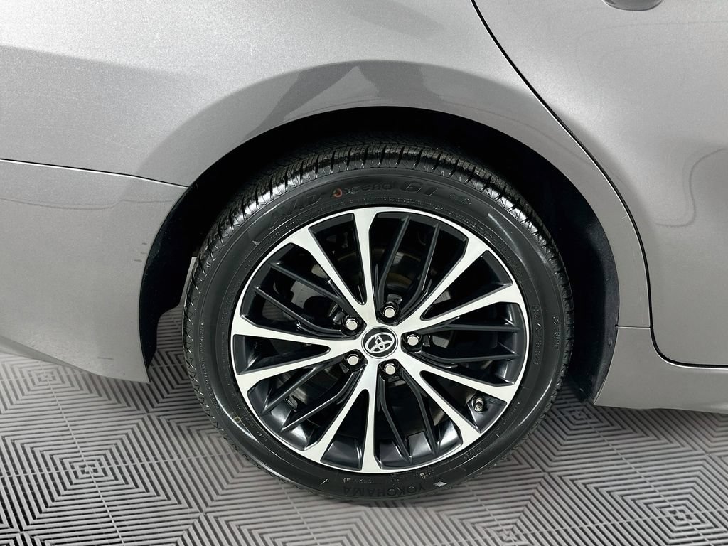Used 2019 Toyota Camry SE w/ Convenience Package FWD image 32