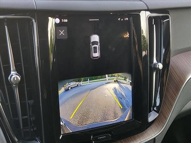 Used 2023 Volvo XC60 B5 Plus FWD image 21