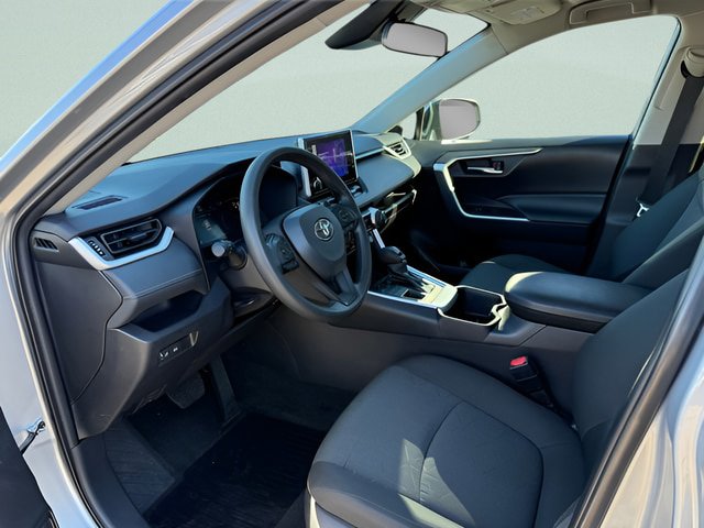 Used 2024 Toyota RAV4 XLE AWD/4WD image 4