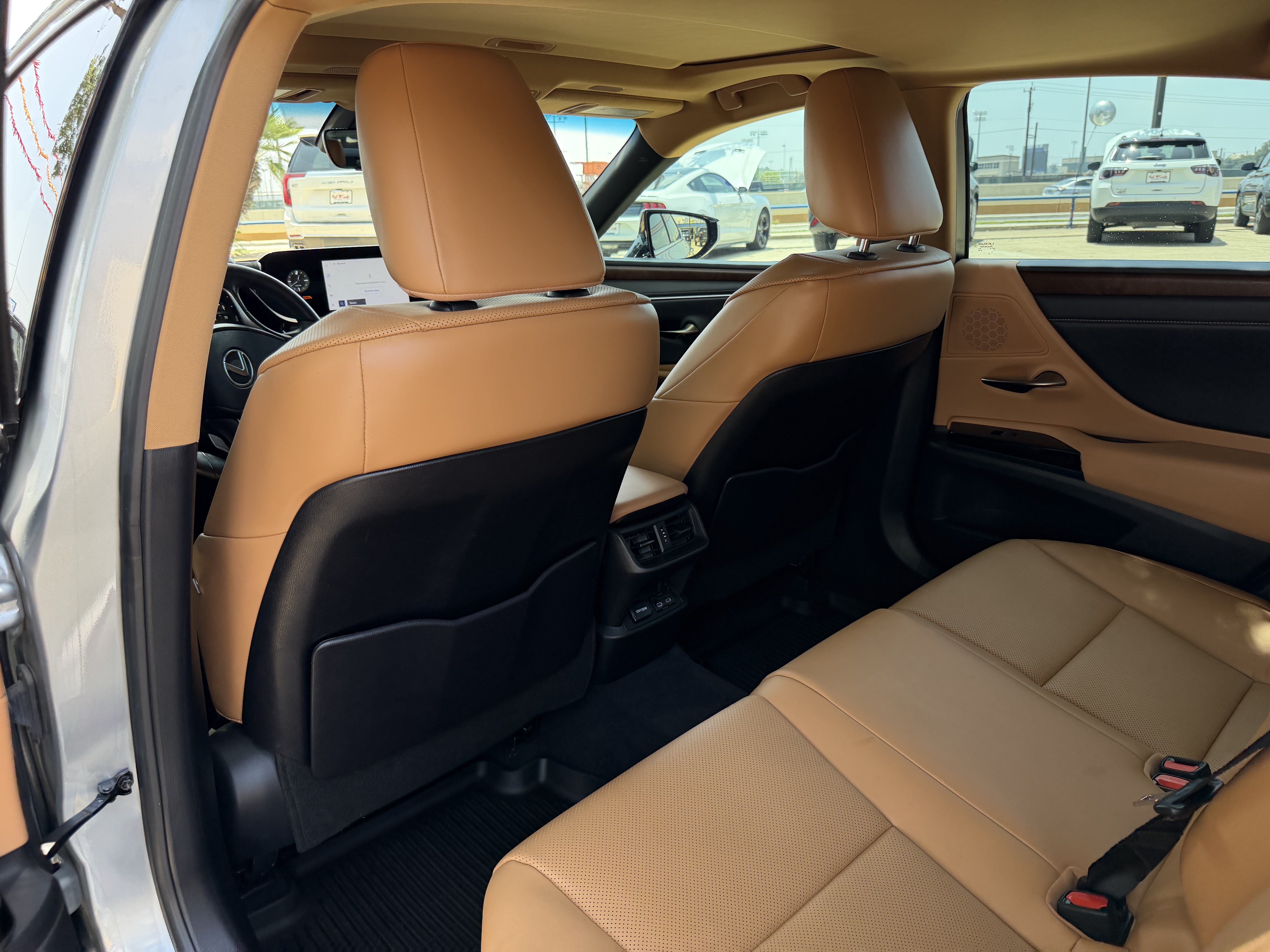 Used 2023 Lexus ES 350 w/ Premium Package FWD image 12