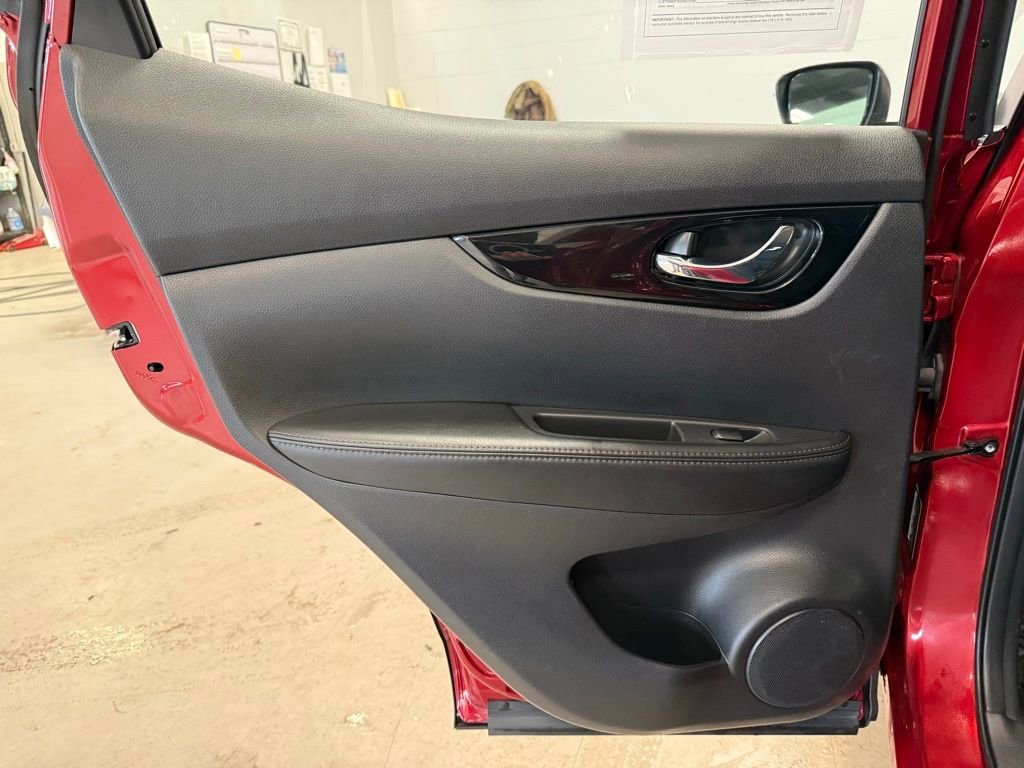 Used 2022 Nissan Rogue Sport SL image 28